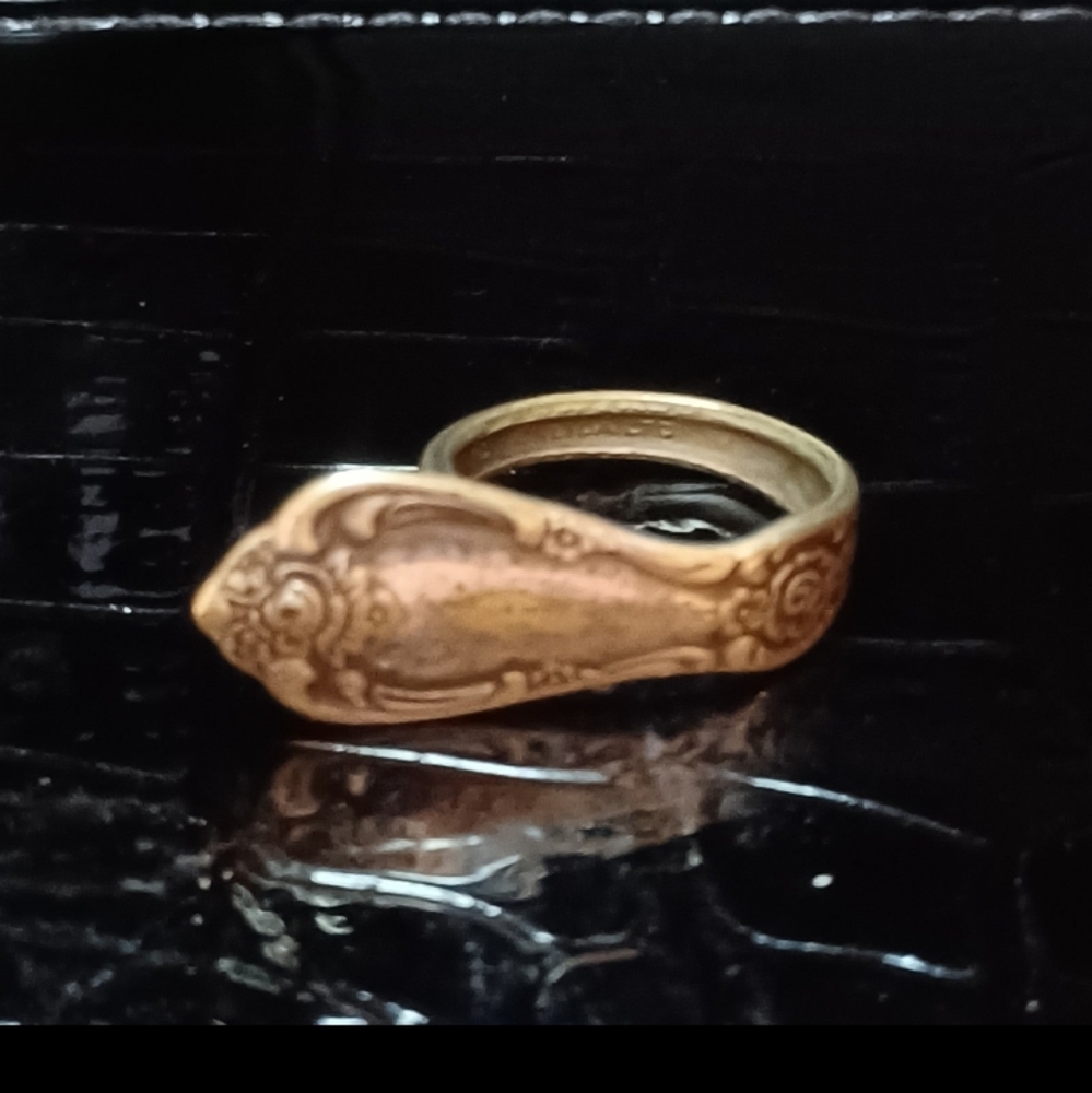 Vintage WMA ROGERS ONEIDA Ltd silver ring. Size 8